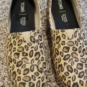 TOMS ladies shoes size 7.5